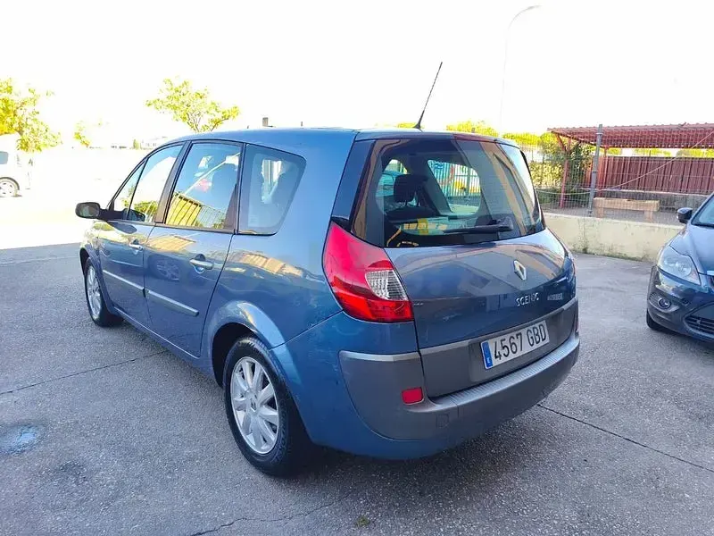 Usado Renault Grand Scénic II Dynamique 130 CV (95 kW) 2008 Azul Monovolumen