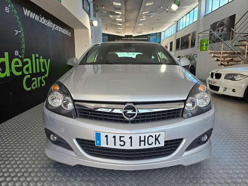 Usado Opel Astra GTC Sport 120 CV (88 kW) 2011 Gris Utilitario