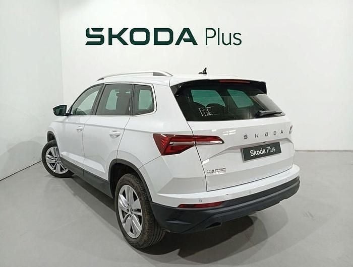 Usado Skoda Karoq Selection 150 CV (110 kW) 2025 Blanco SUV