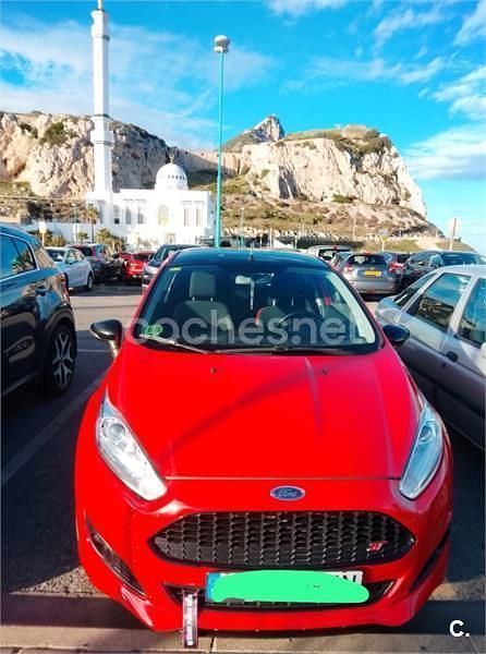Usado Ford Fiesta 140 CV (102 kW) 2015 Rojo Berlina