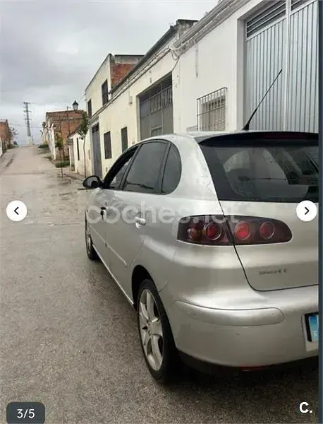 Usado Seat Ibiza Sport 100 CV (73 kW) 2003 Gris / plata Utilitario