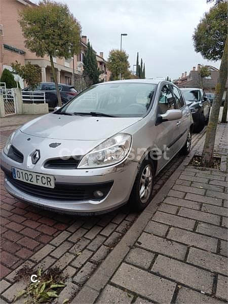 Usado Renault Clio II 100 CV (73 kW) 2006 Gris / plata Berlina