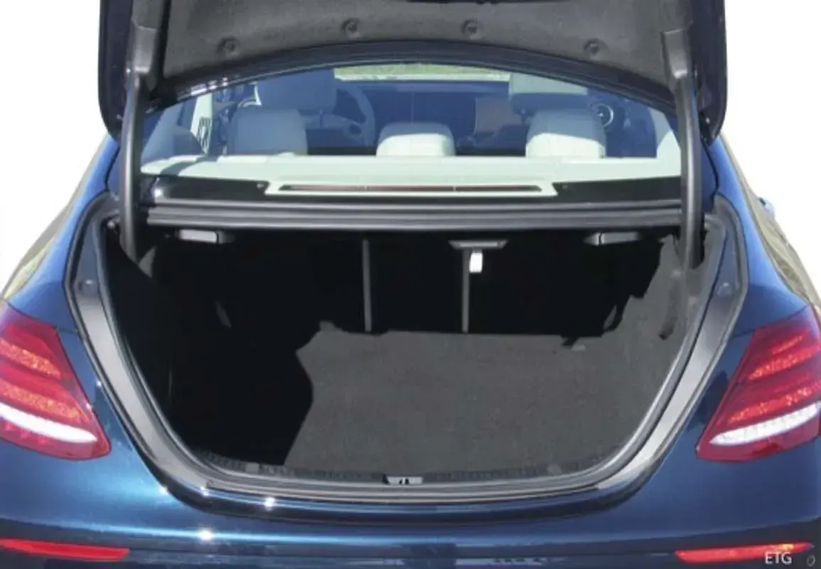 Käytetty Mercedes E220 194 HP (142 kW) 2019 Musta Sedan
