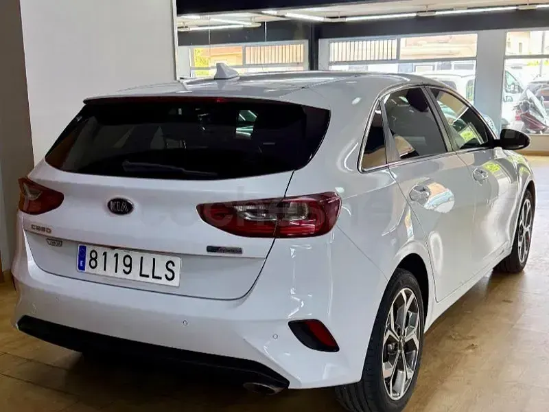 Usado Kia Ceed 136 CV (100 kW) 2020 Blanco Utilitario