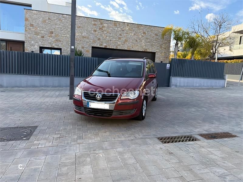 Usado VW Touran 105 CV (77 kW) 2008 Granate Monovolumen