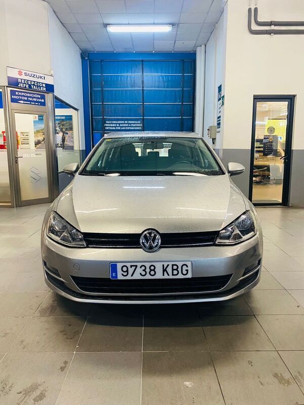 Gris Usado 2017 VW Golf VII Advance | 15.900 € (Un poco caro) - Imagen 1/4