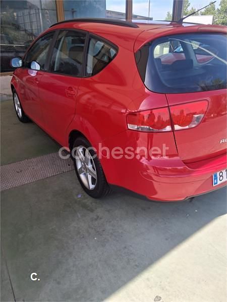 Usado Seat Altea XL Style 105 CV (77 kW) 2013 Rojo Monovolumen