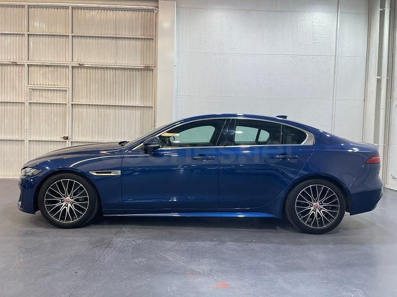 Usado Jaguar XE SE 204 CV (150 kW) 2023 Azul Berlina