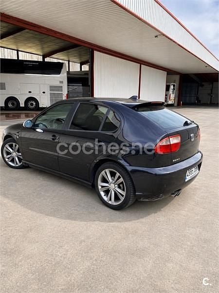 Usado Seat Leon Sport 150 CV (110 kW) 2004 Negro Utilitario