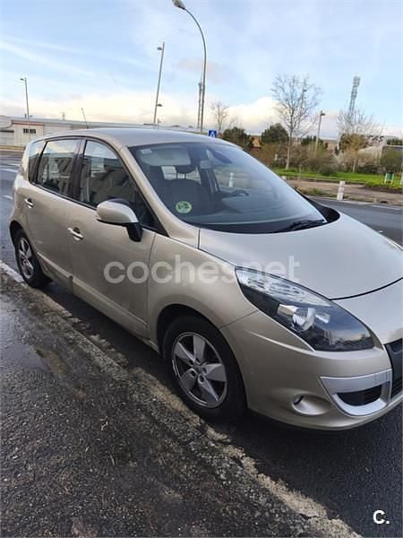Usado Renault Scénic III 110 CV (80 kW) 2010 Beige Monovolumen