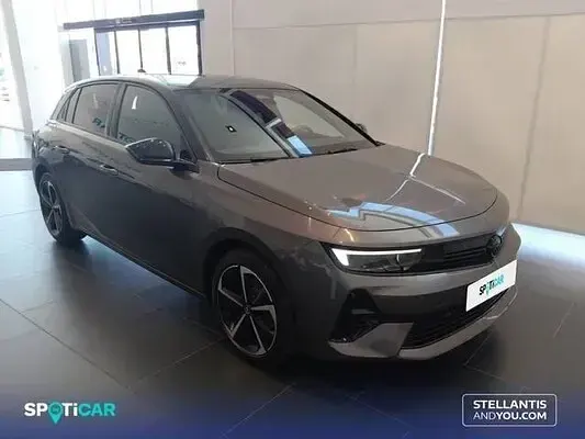 Usado Opel Astra 130 CV (95 kW) 2025 Gris / plata Utilitario