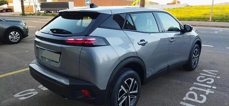 Usado Peugeot 2008 Active 102 CV (75 kW) 2024 Gris artense SUV