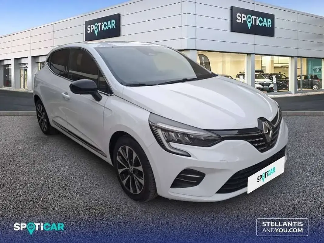 Usado Renault Clio Techno 91 CV (66 kW) 2023 Gris Utilitario
