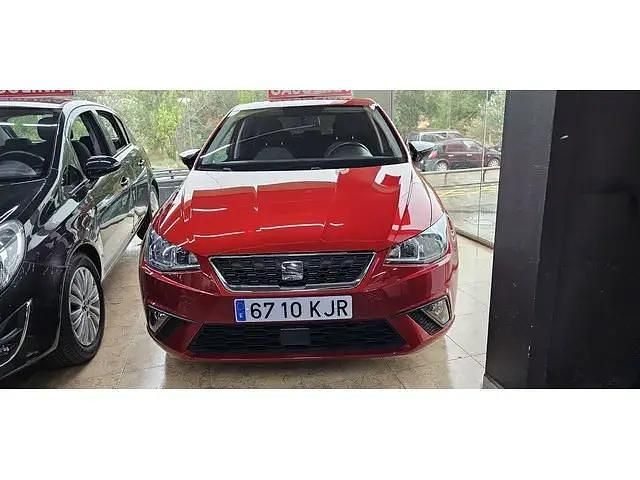 Usado Seat Ibiza Style 75 CV (55 kW) 2018 Rojo Utilitario
