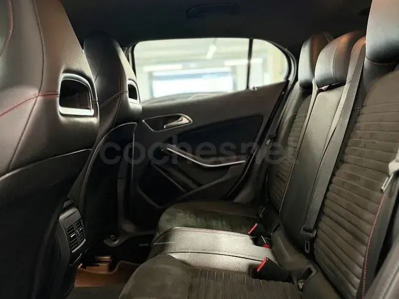 Usado Mercedes GLA200 136 CV (100 kW) 2018 Gris / plata SUV