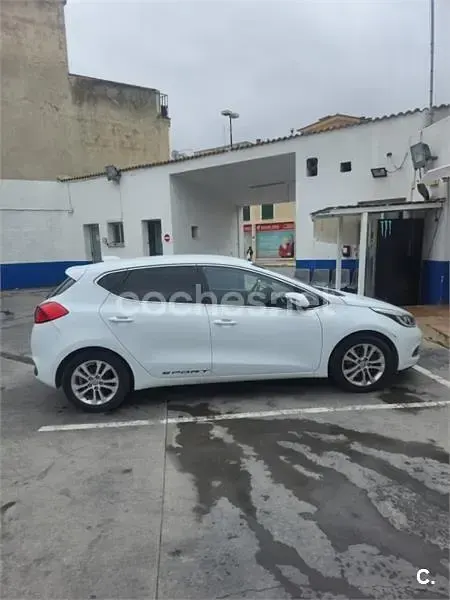 Usado Kia Ceed 100 CV (73 kW) 2014 Blanco Utilitario