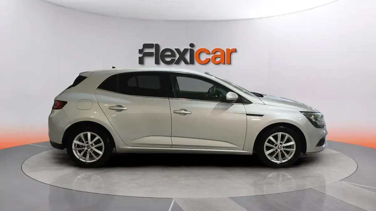 Usado Renault Mégane Zen 131 CV (96 kW) 2017 Gris Berlina