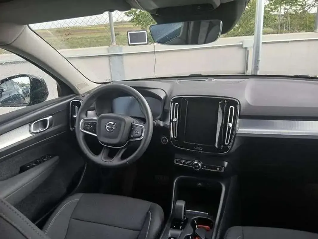Usado Volvo XC40 Momentum 129 CV (94 kW) 2022 Negro SUV