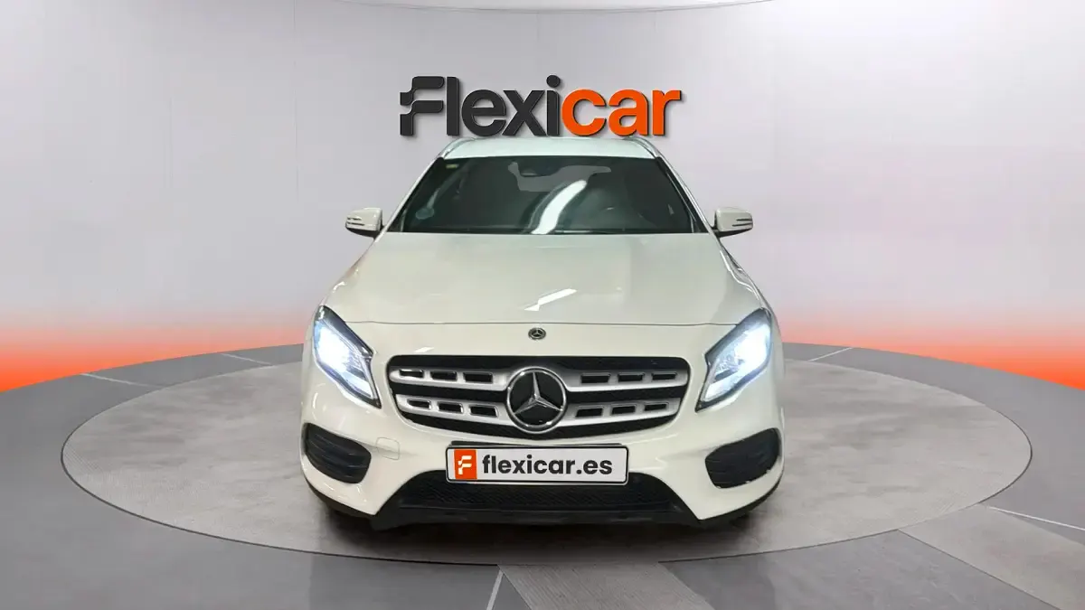 Usado Mercedes GLA180 122 CV (89 kW) 2018 Blanco SUV