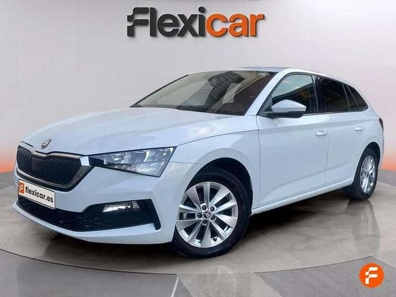 Usado Skoda Scala Ambition 95 CV (69 kW) 2023 Blanco Utilitario