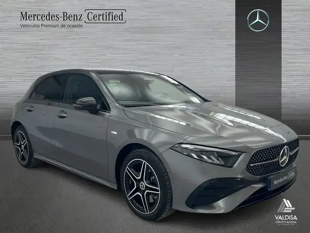 Usado Mercedes A250 218 CV (160 kW) 2025 Gris montaña Berlina