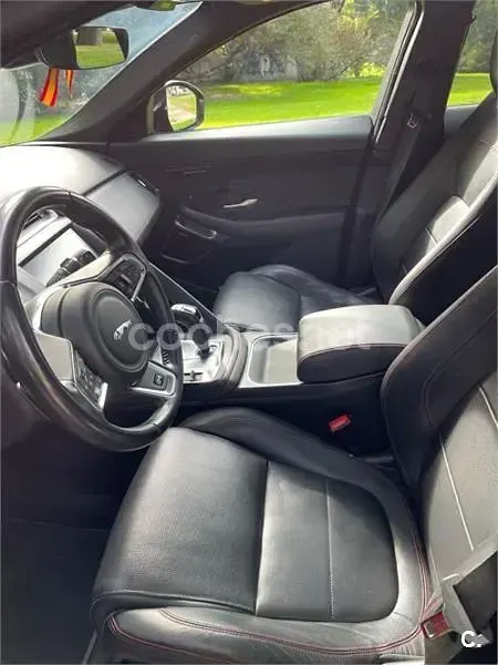 Usado Jaguar E-Pace First Edition 180 CV (132 kW) 2017 Rojo SUV