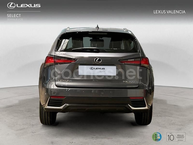Usado Lexus NX300h Business Edition 197 CV (144 kW) 2020 Gris / plata SUV