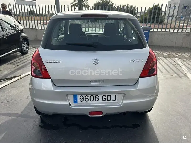 Usado Suzuki Swift GL 92 CV (67 kW) 2008 Gris / plata Utilitario