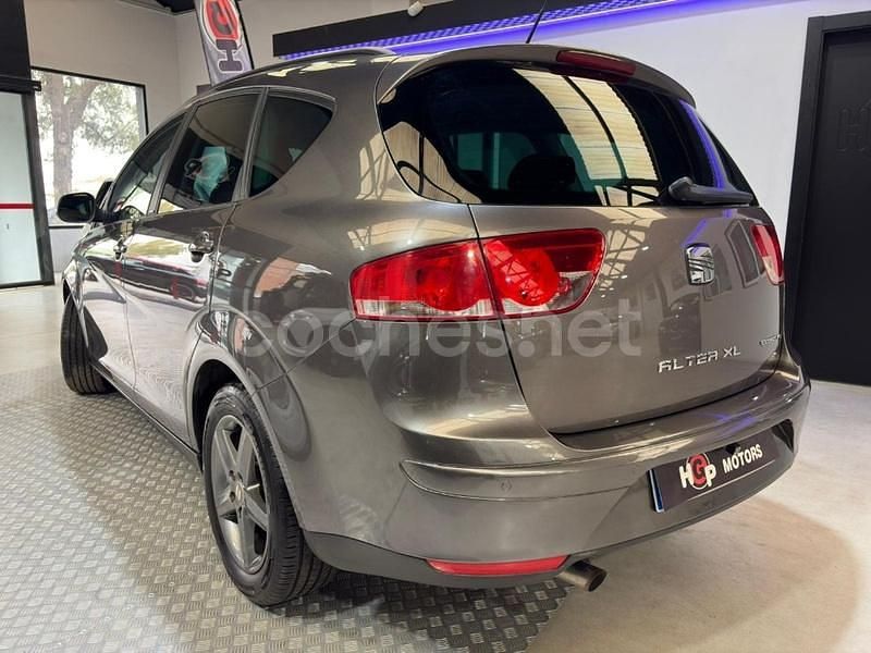 Usado Seat Altea I-Tech 105 CV (77 kW) 2014 Gris / plata Monovolumen