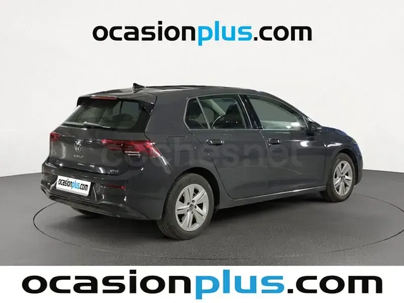 Usado VW Golf VIII Life 110 CV (80 kW) 2023 Gris / plata Berlina