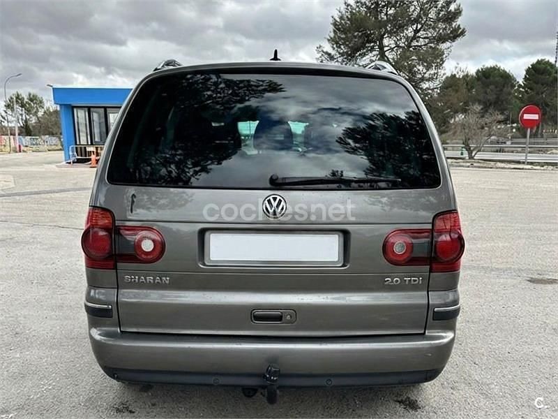 Usado VW Sharan Advance 140 CV (102 kW) 2010 Gris / plata Monovolumen