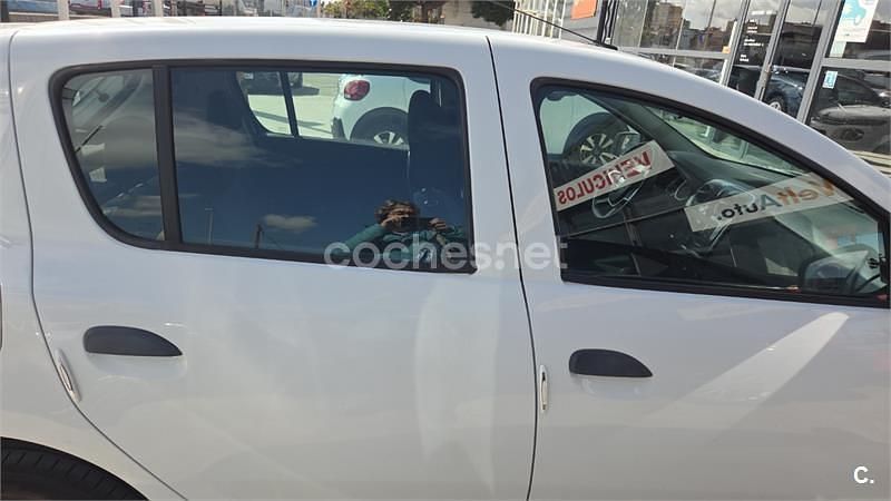 Usado Dacia Sandero Ambiance 73 CV (53 kW) 2017 Blanco Berlina