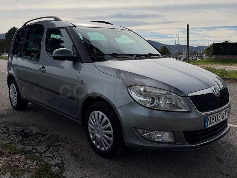 Usado Skoda Roomster Ambition 86 CV (63 kW) 2012 Gris / plata Monovolumen