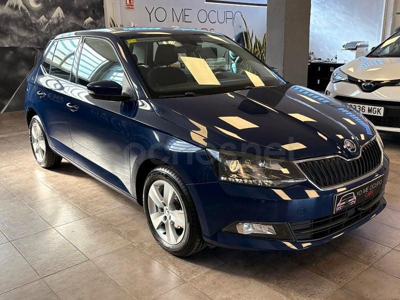 Usado Skoda Fabia Active 75 CV (55 kW) 2018 Azul Berlina