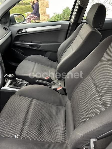 Gris / plata Usado 2007 Opel Astra Sport Berlina | 3250 € (Precio justo) - Imagen 1/4