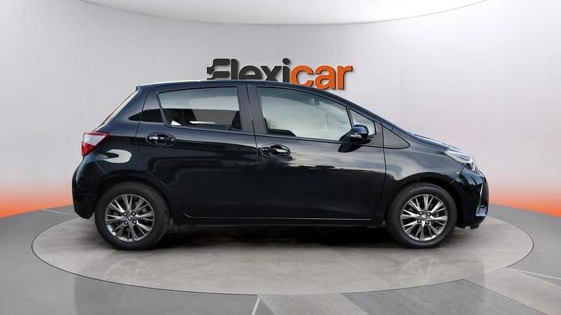 Usado Toyota Yaris Active 69 CV (50 kW) 2020 Negro Berlina