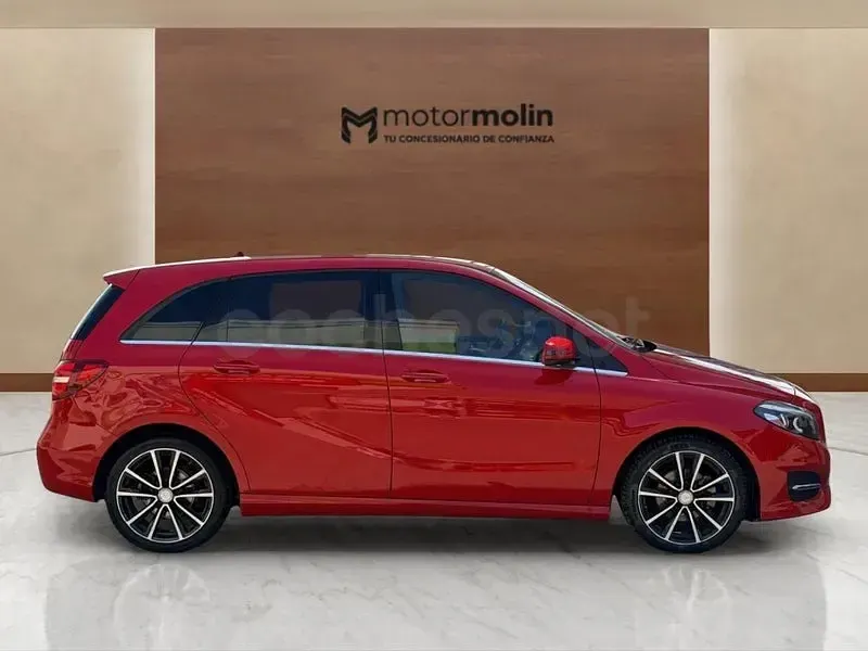 Usado Mercedes B200 136 CV (100 kW) 2017 Rojo Utilitario