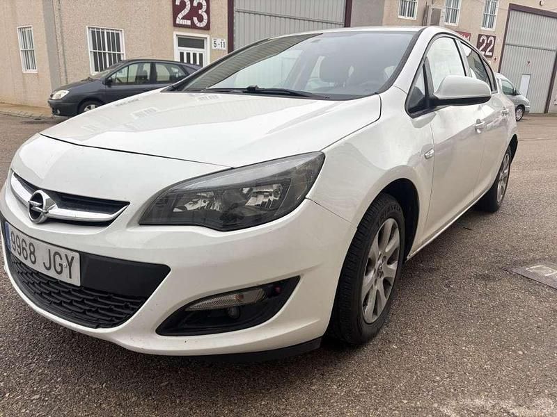 Usado Opel Astra Excellence 110 CV (80 kW) 2015 Blanco Utilitario