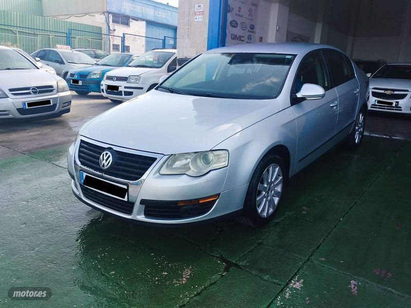 Usado VW Passat 140 CV (102 kW) 2009 Gris Berlina