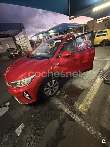 Usado Kia Stonic 84 CV (61 kW) 2022 Rojo SUV