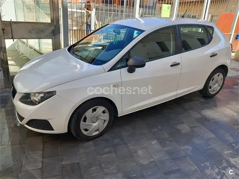 Usado Seat Ibiza Style 85 CV (62 kW) 2011 Blanco Berlina