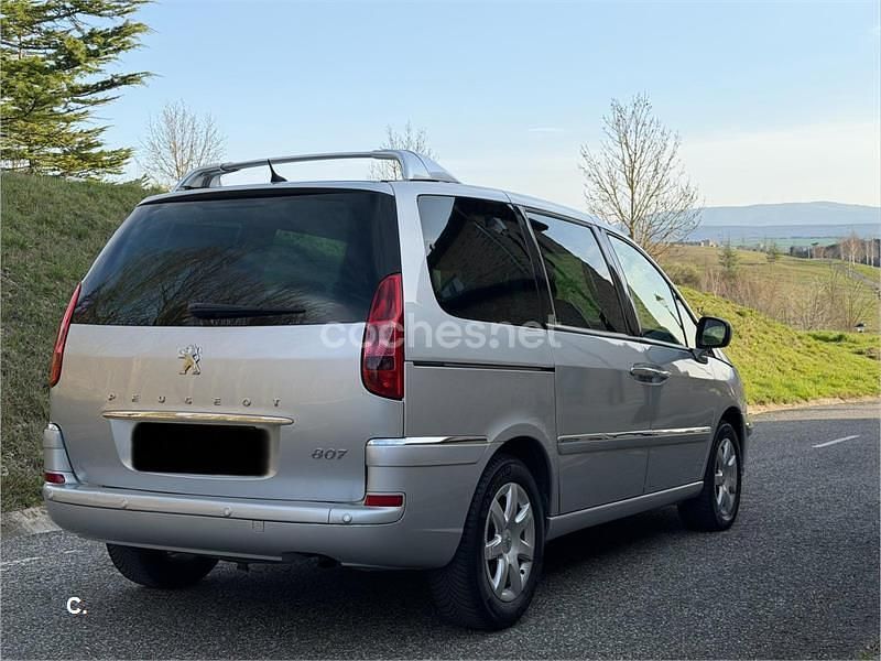 Usado Peugeot 807 Style 136 CV (100 kW) 2014 Gris / plata Monovolumen