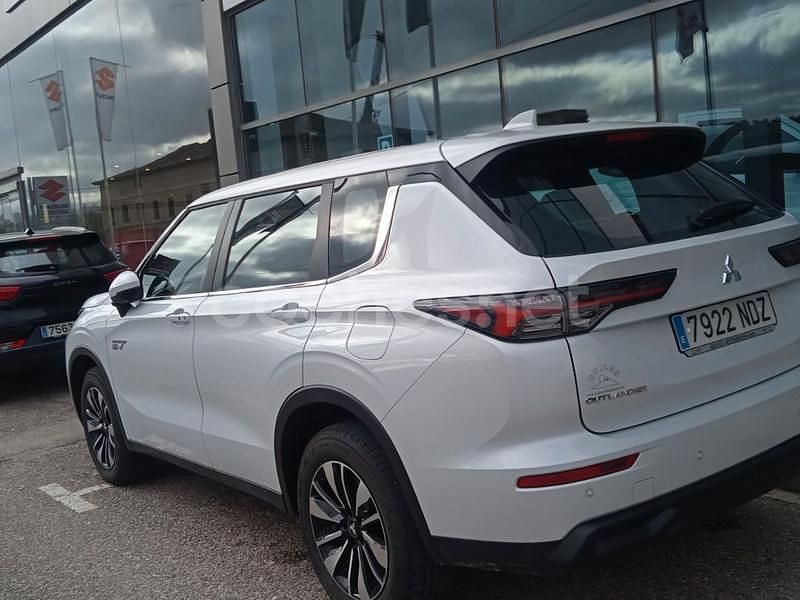 Usado Mitsubishi Outlander P-HEV Motion 306 CV (225 kW) 2025 Blanco SUV