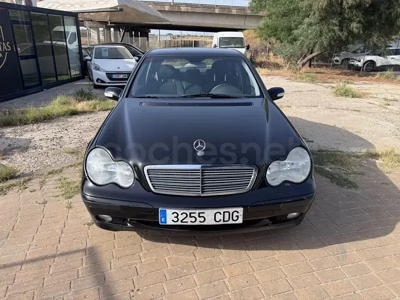 Usado Mercedes C220 Classic 143 CV (105 kW) 2003 Azul Berlina