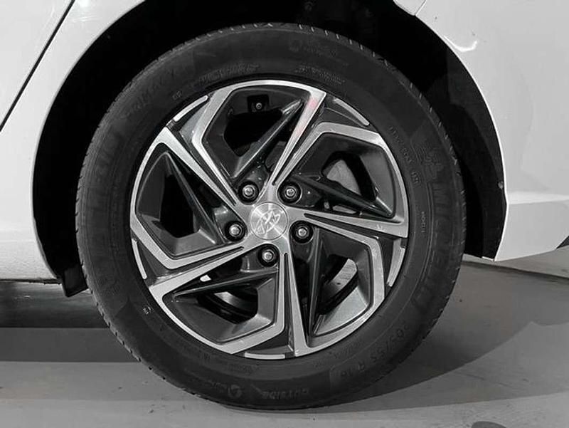 Usado Hyundai i30 120 CV (88 kW) 2022 Blanco Berlina