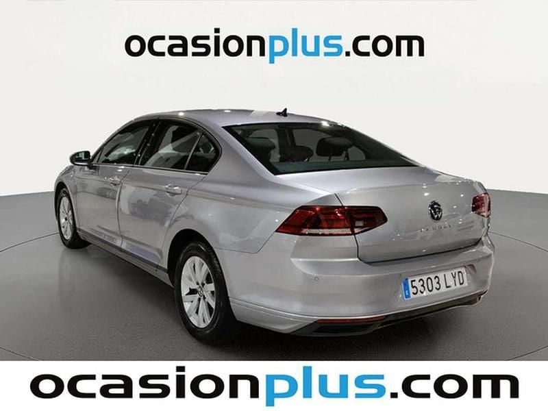 Usado VW Passat Business 122 CV (89 kW) 2022 Plateado Familiar