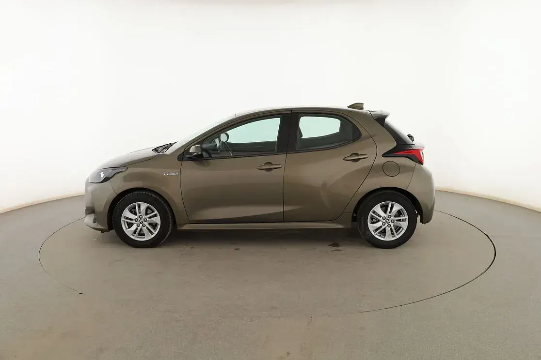 Usado Toyota Yaris Active 116 CV (85 kW) 2021 Verde Utilitario