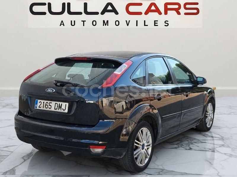 Usado Ford Focus Ghia 136 CV (100 kW) 2005 Negro Utilitario