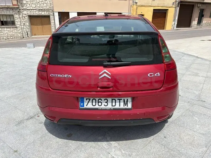 Usado Citroën C4 VTR Sport 92 CV (67 kW) 2007 Granate Berlina
