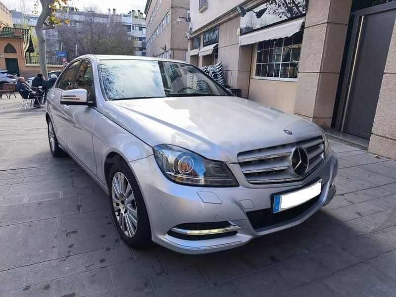 Usado Mercedes C180 Elegance 156 CV (114 kW) 2013 Gris / plata Berlina